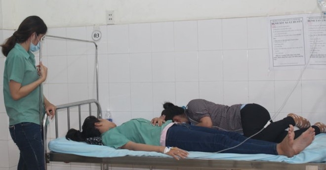 Hang chuc cong nhan nhap vien nghi do ngo doc thuc pham  hinh anh 1