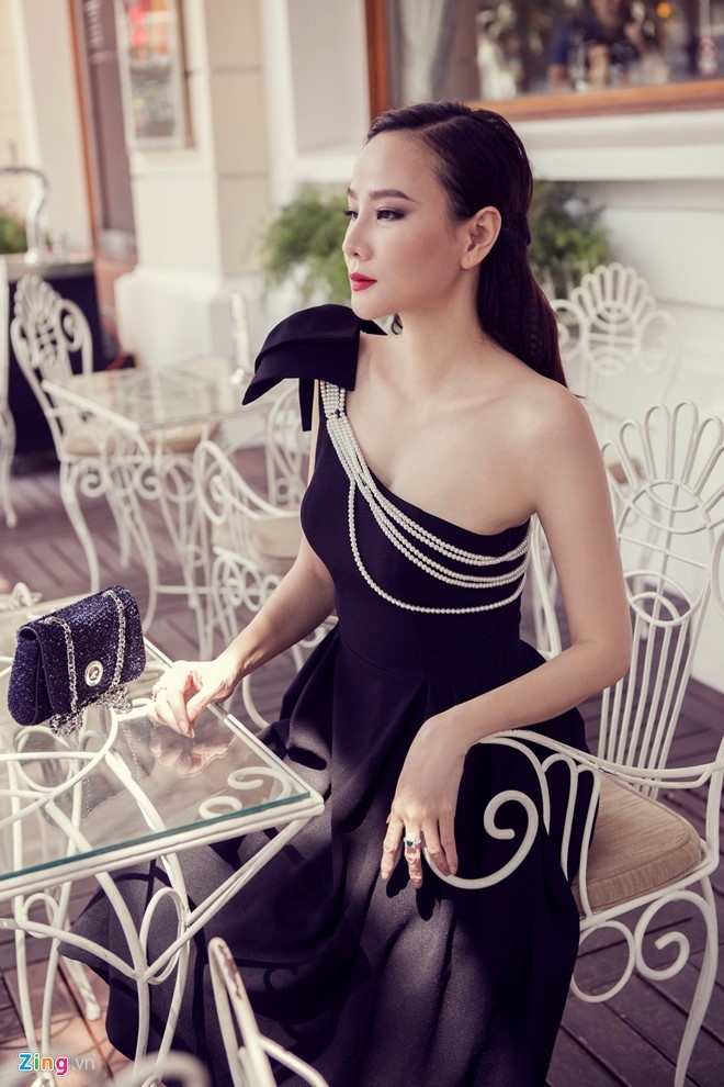 Duong Yen Ngoc dao pho voi dam den co dien hinh anh 3