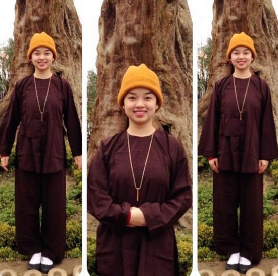 ly-kute-dang-tai-loat-anh-len-chua-va-lam-tu-thien