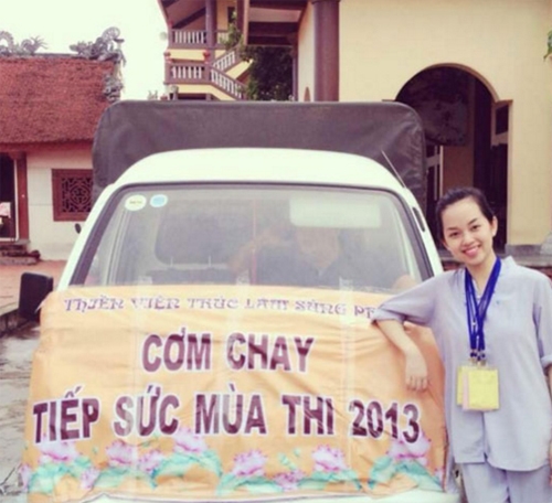 khanh-ly-va-nhung-hinh-anh-di-chua-lam-tu-thien-3