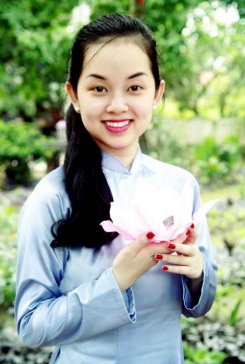 khanh-ly-va-nhung-hinh-anh-di-chua-lam-tu-thien-3