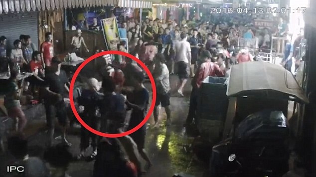 Thái Lan: Cả gia đình người Anh bị nhóm côn đồ đánh bất tỉnh tại khu nghỉ dưỡng nổi tiếng - Ảnh 6.
