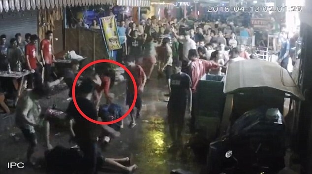 Thái Lan: Cả gia đình người Anh bị nhóm côn đồ đánh bất tỉnh tại khu nghỉ dưỡng nổi tiếng - Ảnh 7.
