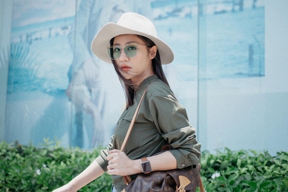 Văn Mai Hương tươi rói dạo phố 2