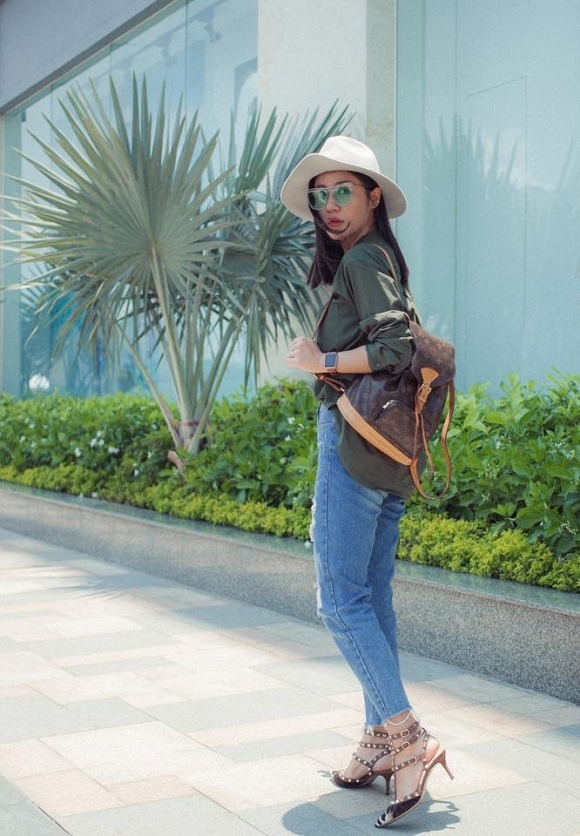 Văn Mai Hương tươi rói dạo phố 1