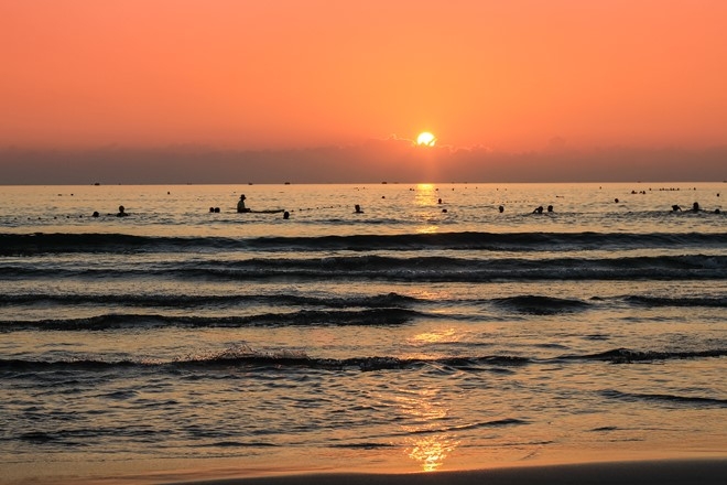 Du khach yen tam tam bien, an hai san Da Nang hinh anh 1
