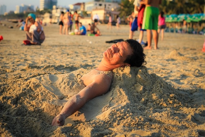 Du khach yen tam tam bien, an hai san Da Nang hinh anh 4