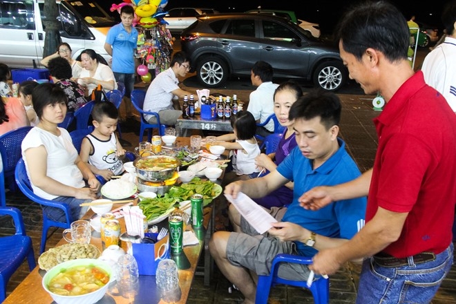 Du khach yen tam tam bien, an hai san Da Nang hinh anh 10