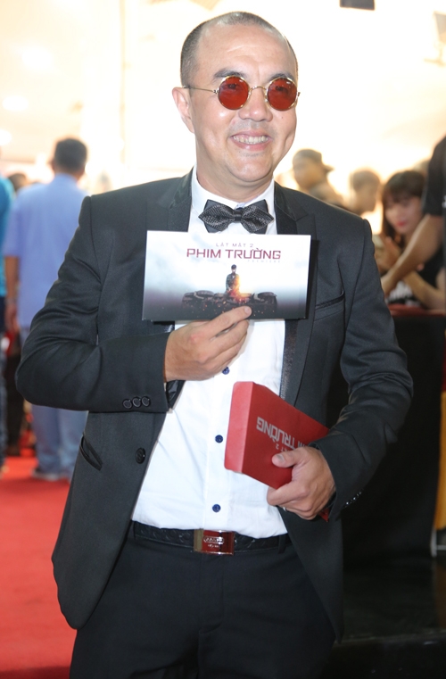 ngoc-lan-va-ban-trai-deo-dong-ho-doi-di-xem-phim-10