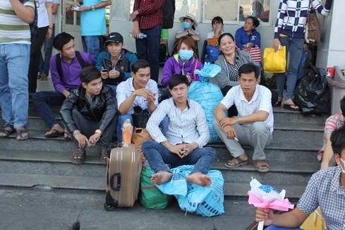 Hành khách ngồi chờ xe