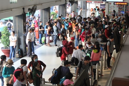 Khu vực bán vé luôn đông nghẹt khách