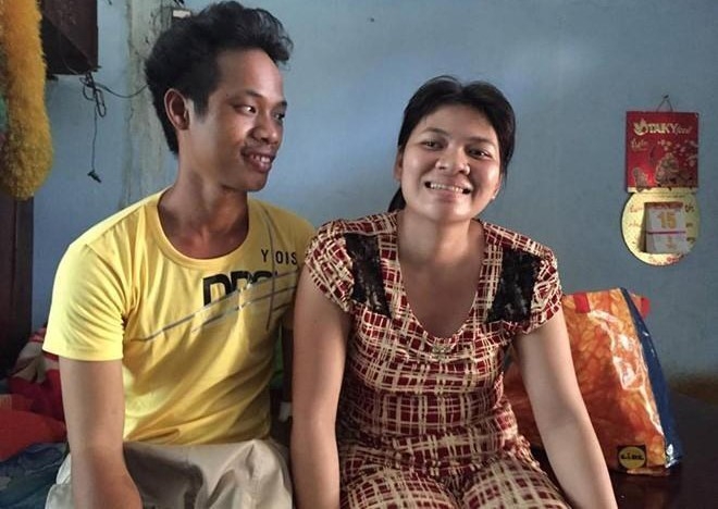 Canh sat quat nga nguoi ban hang rong bi xem xet ky luat hinh anh 1