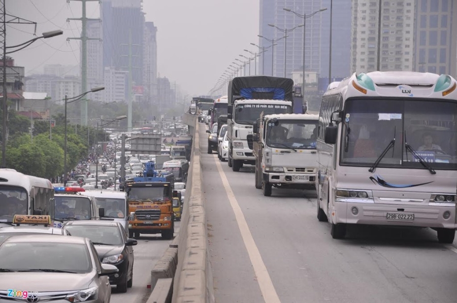 Cua ngo thu do un tac tu chieu den dem hinh anh 11