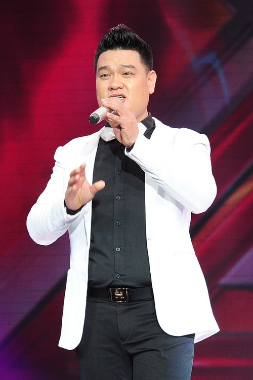 Lê Thanh Tùng biểu diễn 'Unbreak my heart' phiên bản Italy không đạt phong độ. Anh giải thích, anh muốn thay đổi để khác ở vòng đầu tiên. Giám khảo vẫn cho Thanh Tùng cơ hội ngồi ghế đỏ nhưng vẫn có thể bị loại nếu có người sau hát tốt hơn.