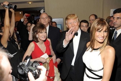bua-tiec-donald-trump-bi-obama-lam-be-mat