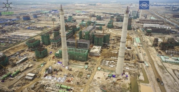 Dư luận đang quan tâm liệu có mối liên quan giữa hoạt động xả thải của Formosa và hiện tượng cá chết hàng loạt ở miền Trung hay không.