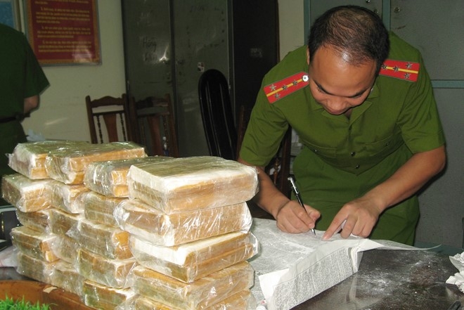 Ba anh em cho thue 10 kg heroin lay 800 trieu dong hinh anh 1