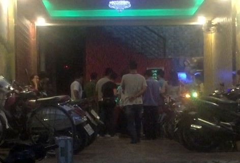 Dam chet nguoi o quan hat vi khong nhan duoc loi xin loi hinh anh 1