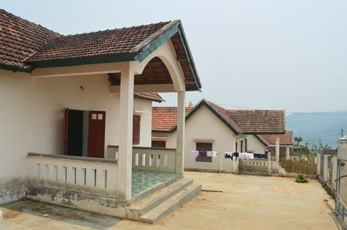 Hàng trăm hộ xây biệt thự xong chỉ để… ngắm - ảnh 3