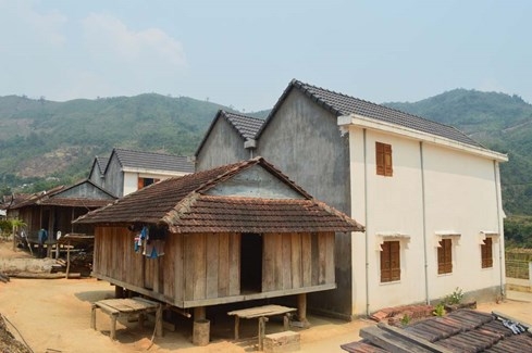 Hàng trăm hộ xây biệt thự xong chỉ để… ngắm - ảnh 5