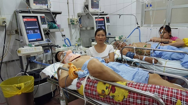  Sau 5 ngày thở máy, tình trạng của bệnh nhân Toàn đã ổn định hơn, sẽ được chuyển về tuyến tỉnh trong ngày hôm nay. 