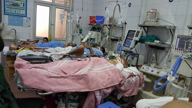  Đến sáng 3/5 còn lại 15 bệnh nhân có chỉ định phẫu thuật nhưng vẫn phải đợi phòng mổ. 