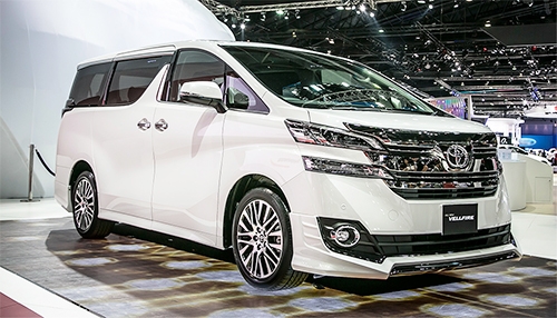 chuyen-co-mat-dat-toyota-alphard-va-vellfire-den-malaysia-1