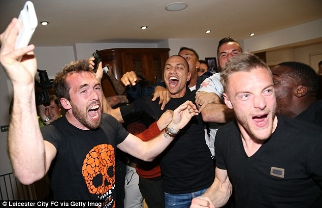 Fan Leicester trang dem an mung chien thang hinh anh 5