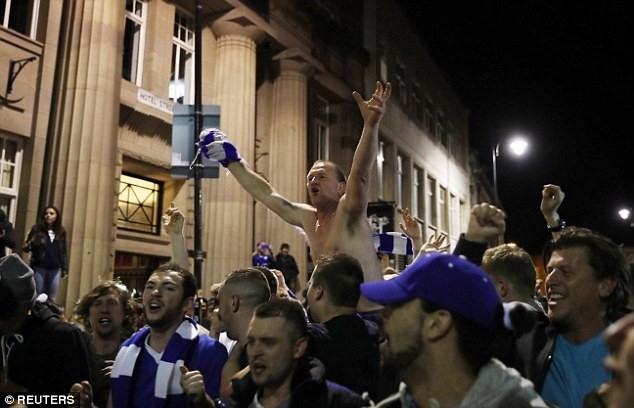 Fan Leicester trang dem an mung chien thang hinh anh 12