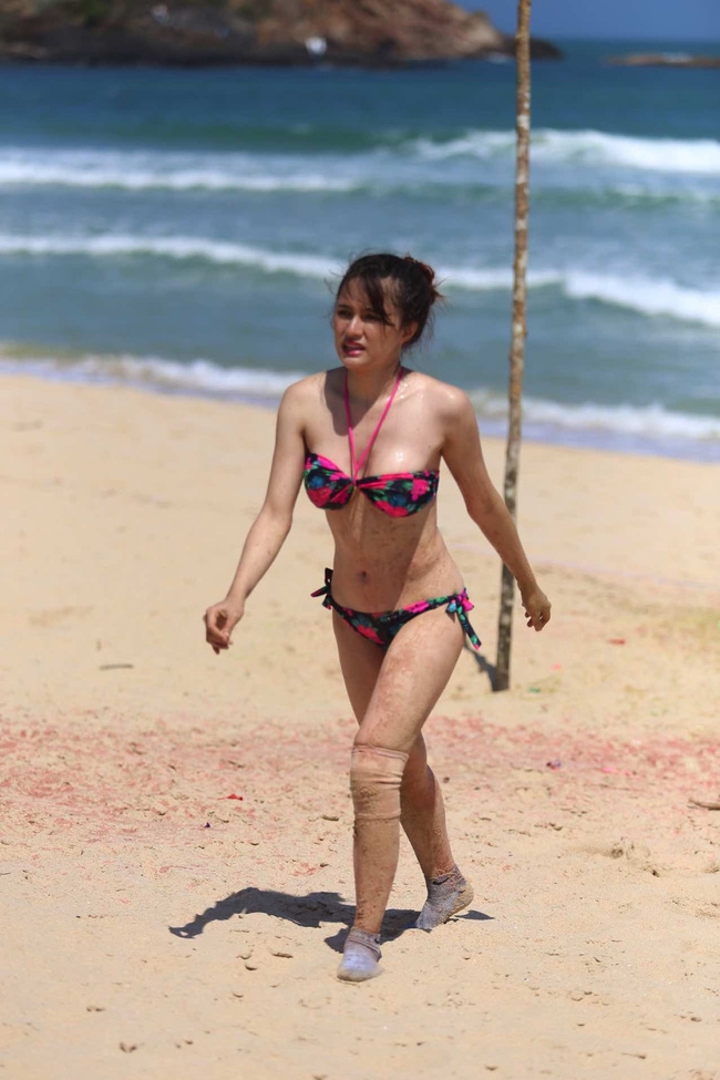 Hương Giang Idol, Pha Lê đọ dáng bốc lửa với bikini - Ảnh 3.