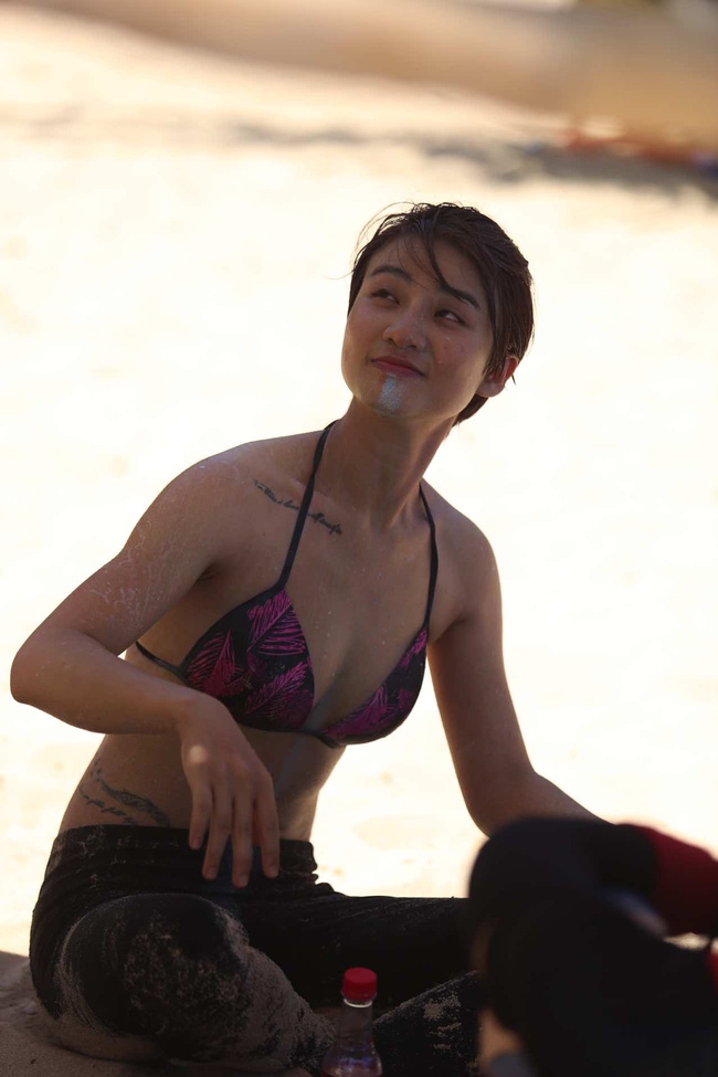 Hương Giang Idol, Pha Lê đọ dáng bốc lửa với bikini - Ảnh 8.