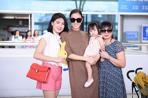 Maya chia tay con gái một mình sang Mỹ lưu diễn 0