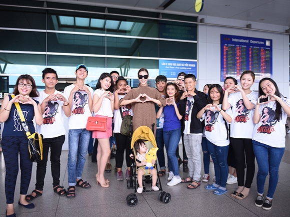Maya chia tay con gái một mình sang Mỹ lưu diễn 7