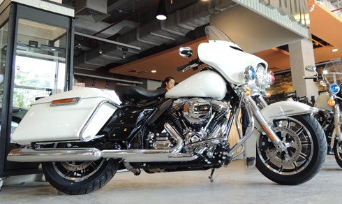 bo-doi-xe-harley-davidson-canh-sat-my-tai-viet-nam