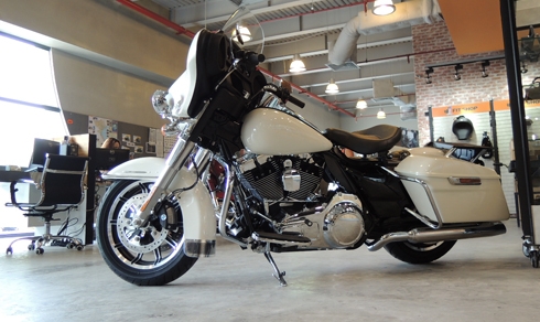 bo-doi-xe-harley-davidson-canh-sat-my-tai-viet-nam-1