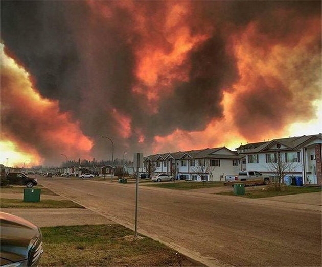​Cháy rừng dữ dội ở Canada, cả thành phố sơ tán 