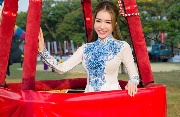 elly-tran-duyen-dang-du-su-kien-o-hue-5