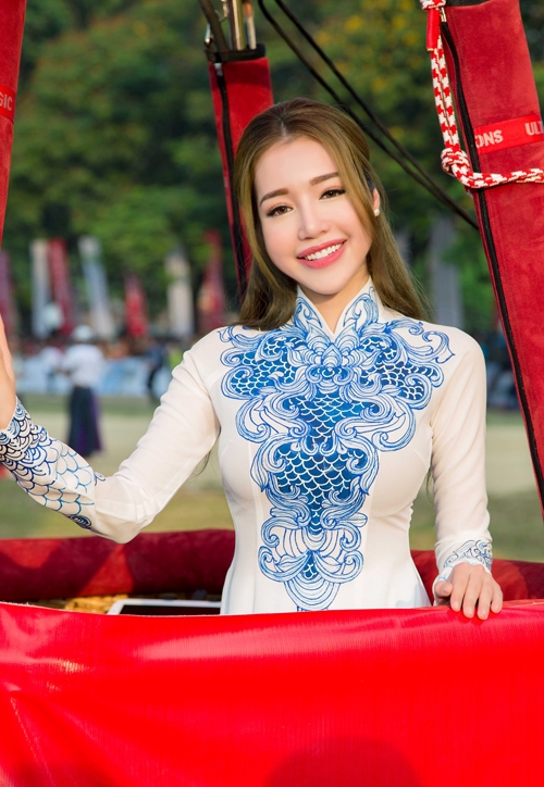 elly-tran-duyen-dang-du-su-kien-o-hue-6
