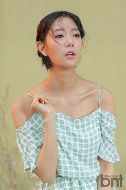 My nhan goi cam Clara bat ngo kin dao hinh anh 3