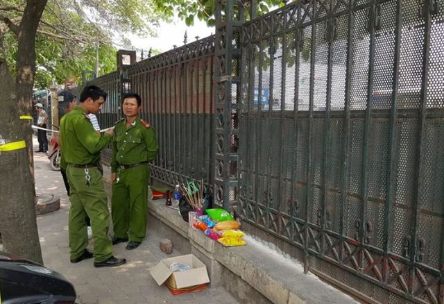  Lực lượng công an làm công tác bảo vệ hiện trường. Ảnh Nhật Tân 