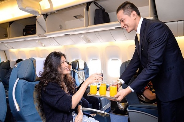 Tiếp viên VNA ngủ gục ở phòng chờ thương gia tại Nhật: Chọn an toàn hay chọn sự đẹp mắt? - Ảnh 3.