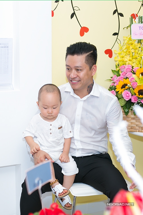 tuan-hung-co-gang-ep-con-trai-cuoi-4