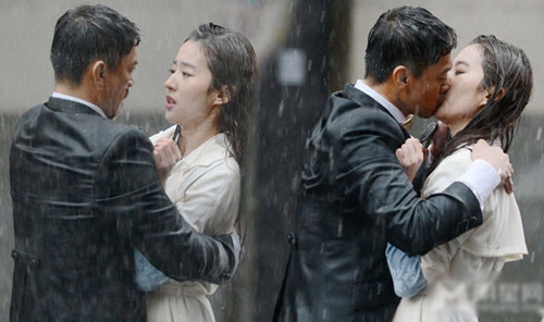 Trong Lộ thủy hồng nhan (For Love or Money, 2014), Lưu Diệc Phi có những cảnh thân mật với tài tử Vương Học Binh.