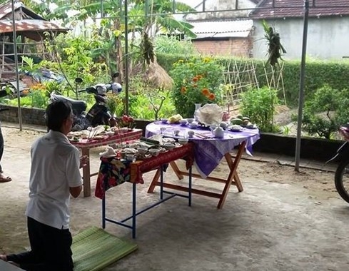 Siết cổ để làm lễ hồi sinh, 'thánh' tử vong - ảnh 1
