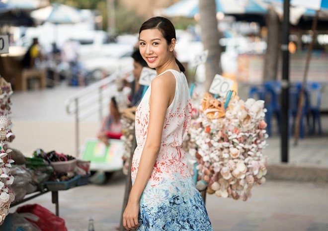 Thuy Van di du lich cung hoa hau Singapore va Thai Lan hinh anh 5