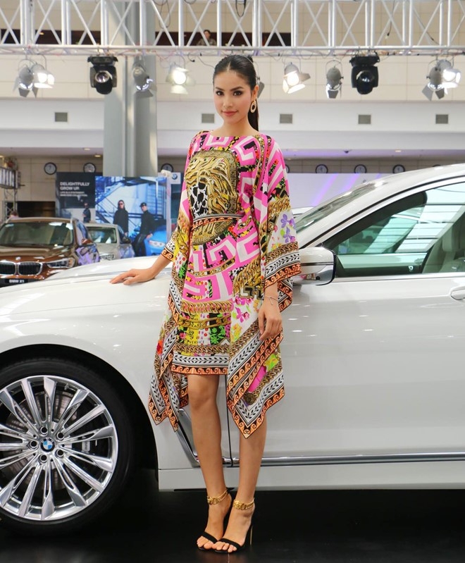 Pham Huong noi bat voi hang hieu Versace hinh anh 3