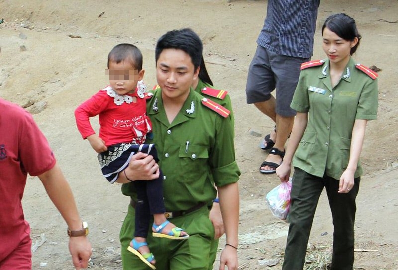 vu bat coc be gai 4 tuoi: lam theo “don dat hang”? hinh anh 1