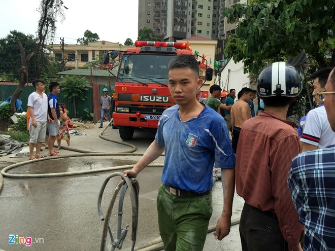 Chay gan chung cu The Manor, nhieu nguoi bo chay hinh anh 8
