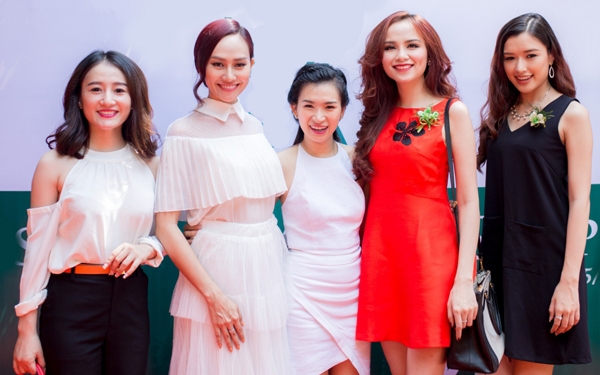 diem-huong-xinh-tuoi-ruc-ro-di-su-kien-6