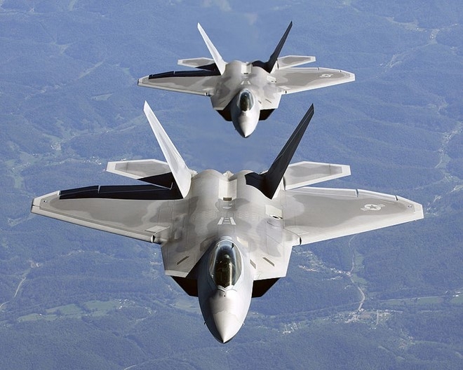 Gioi quan su My keu goi tai san xuat F-22 doi pho Nga, Trung hinh anh 1